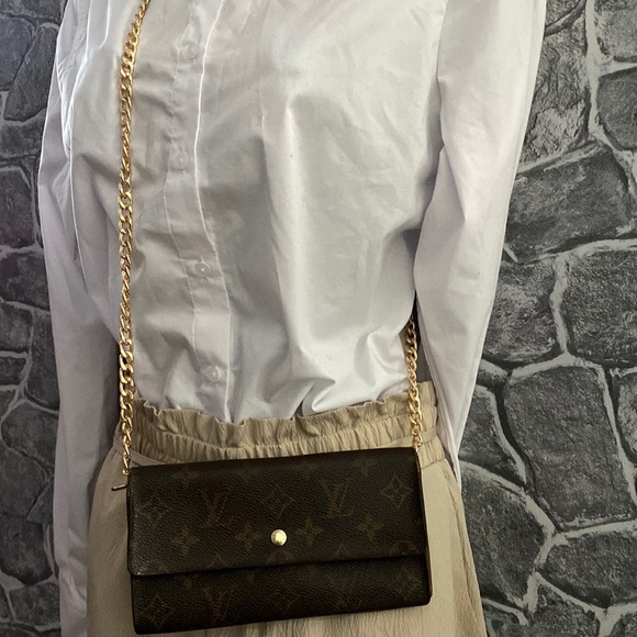 Authentic Louis Vuitton Monogram Sarah Wallet - Picture 15 of 15